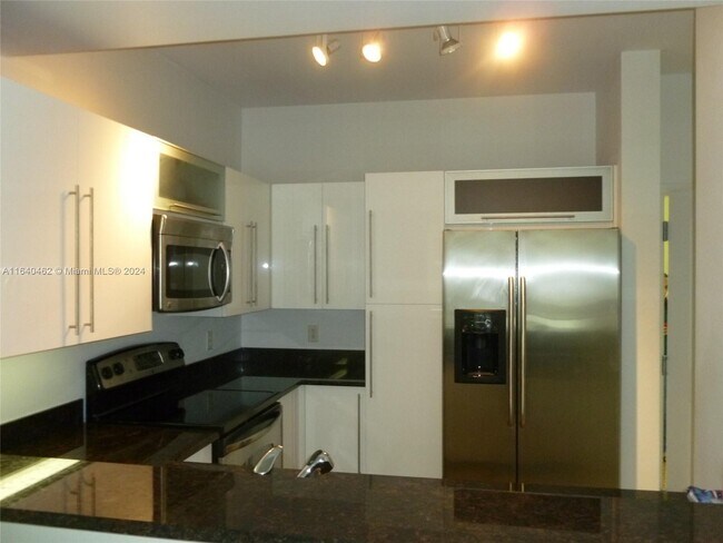 Building Photo - 7350 SW 89th St