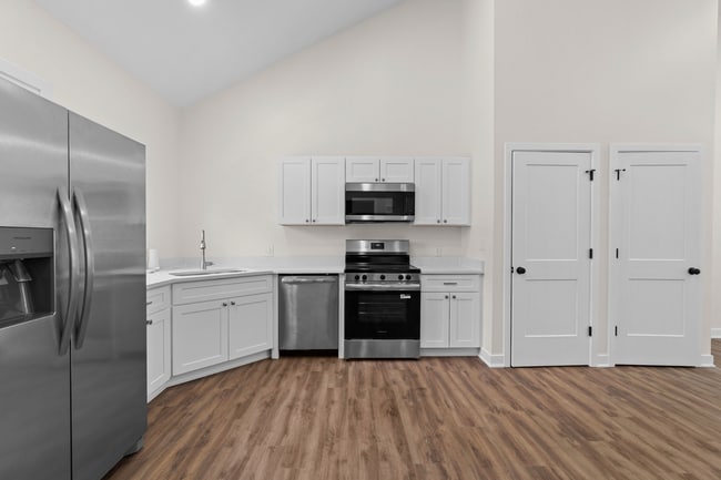 Building Photo - 4448 Evanston Ave