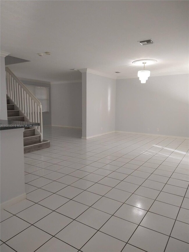 Building Photo - 1511 Maple Dr