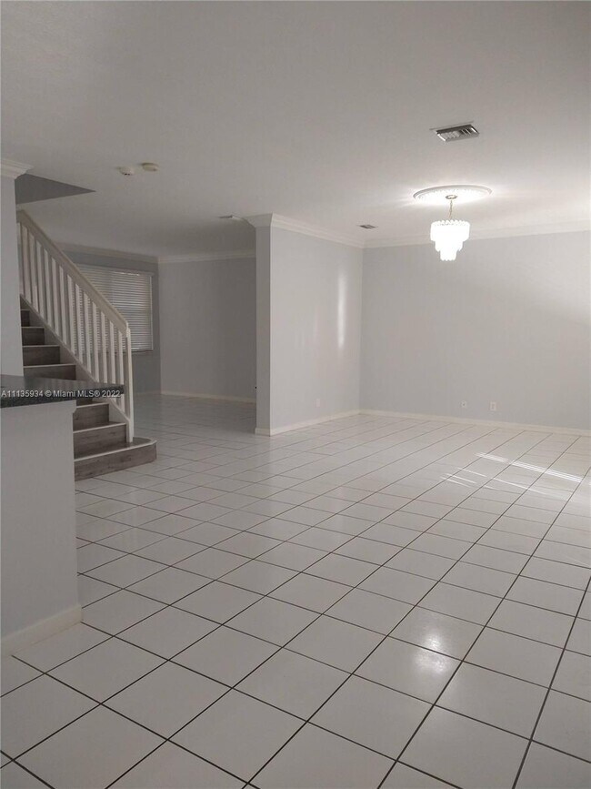Foto del edificio - 1511 Maple Dr