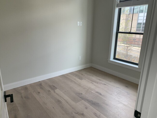 Foto del edificio - 158 Everett St