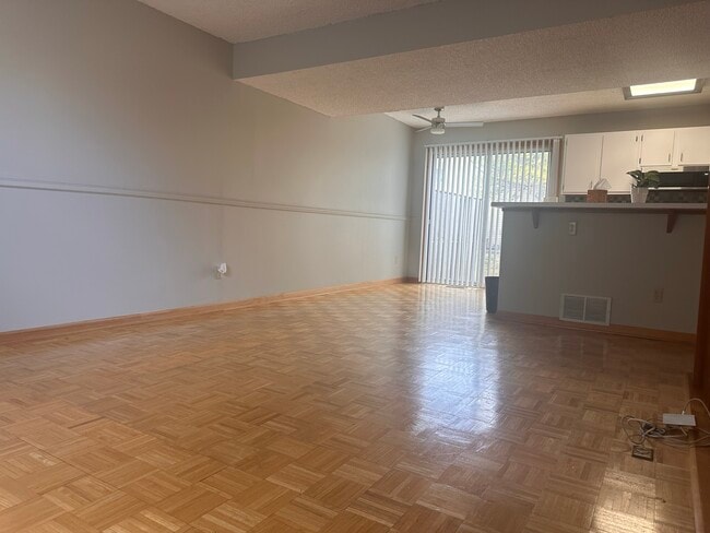 Building Photo - 5125 Singleton Dr