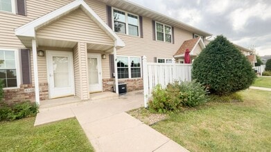 Building Photo - 6170 S Pointe Dr SW