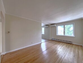Building Photo - 67-14 Juno St
