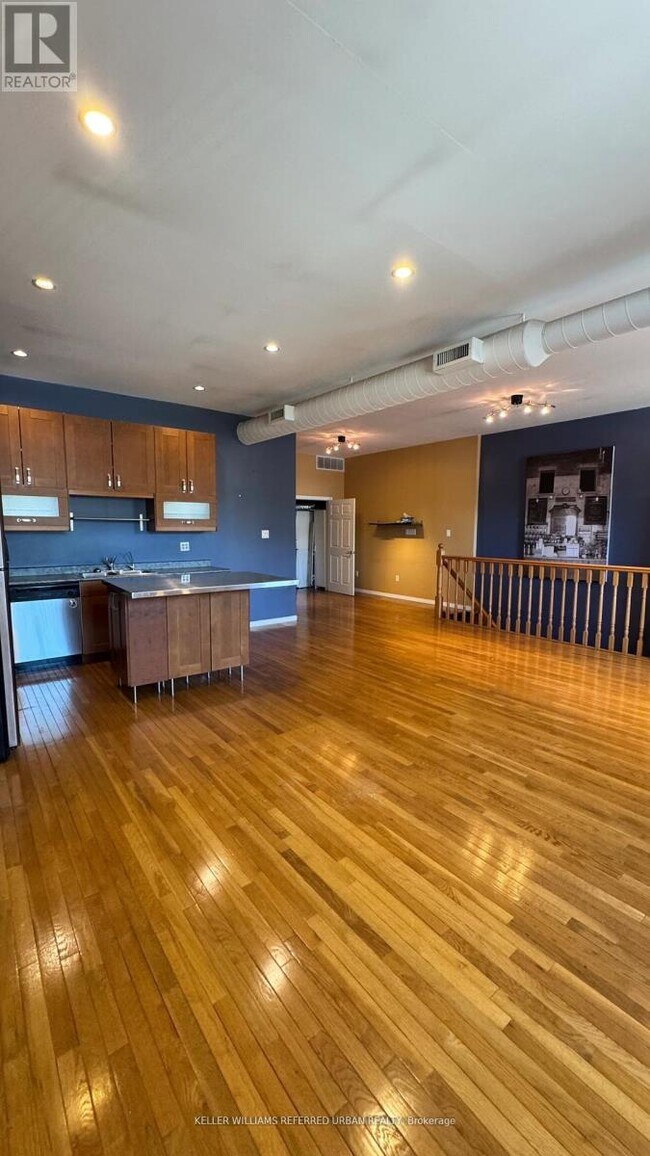 Building Photo - 2021 Avenue Rd