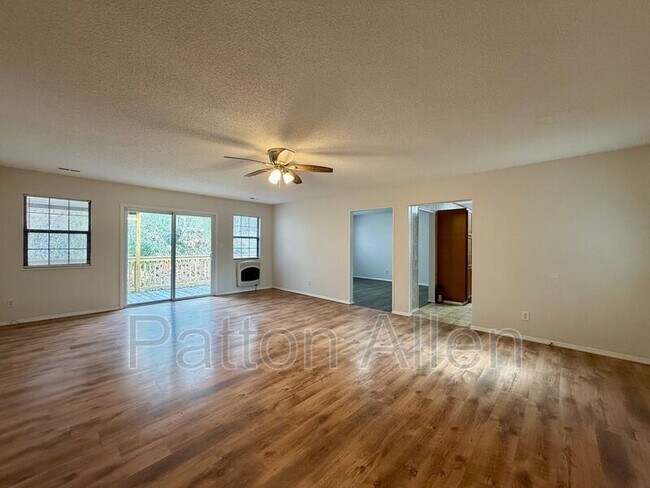 Foto del edificio - 131 Upper Grassy Branch Rd