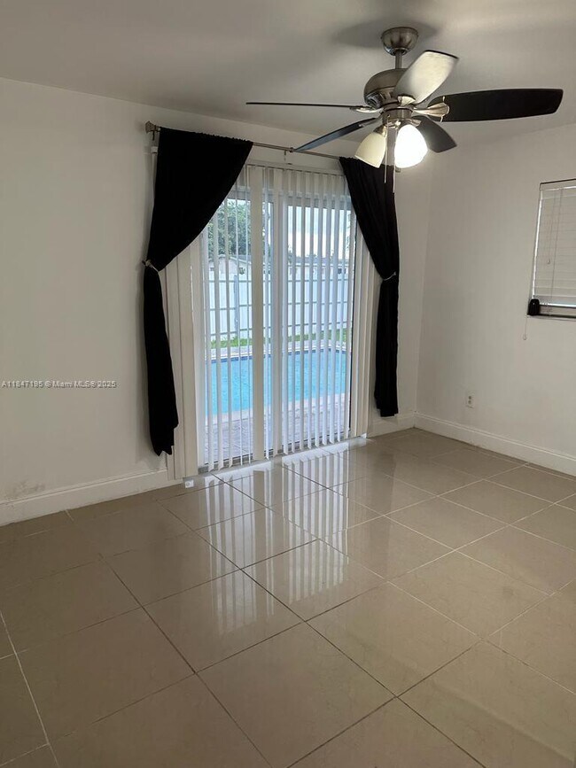 Building Photo - 5771 SW 38th Ct