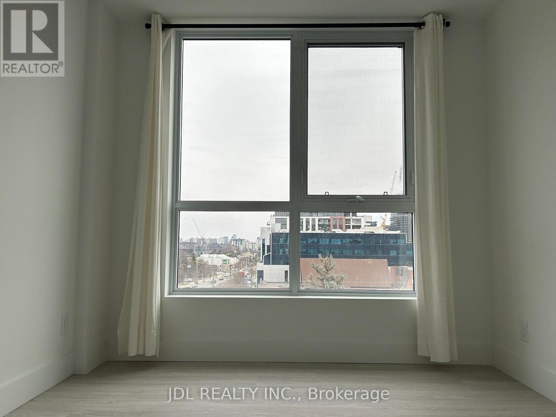 Photo principale - 6-626 Greenbriar Rd
