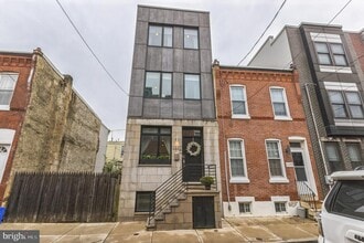 Building Photo - 2227 Latona St