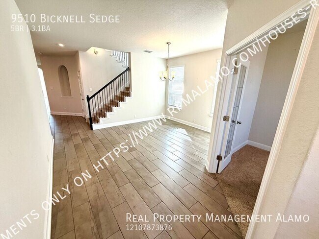 Foto del edificio - 9510 Bicknell Sedge