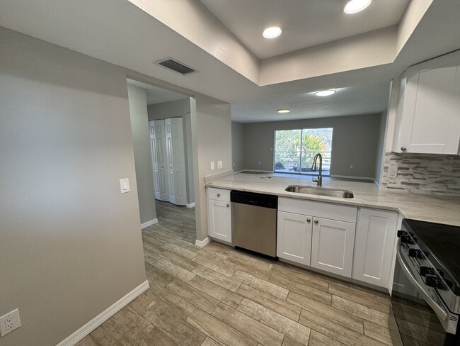 Building Photo - 3602 Beneva Rd