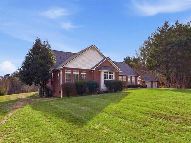 Building Photo - 5320 Baumgardner Rd