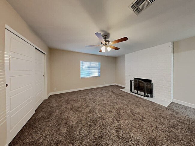 Building Photo - 516 E Malibu Dr