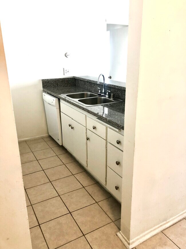 Foto del edificio - 3739 Clarington Ave