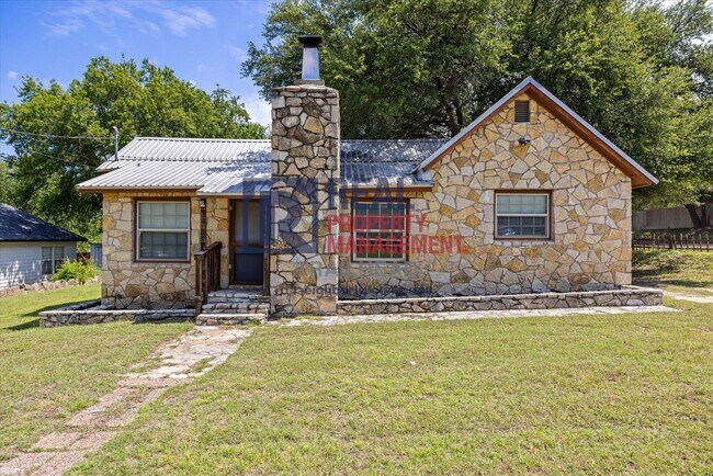 Foto del edificio - Charming Rock Home on Oversized Lot in Glen Rose