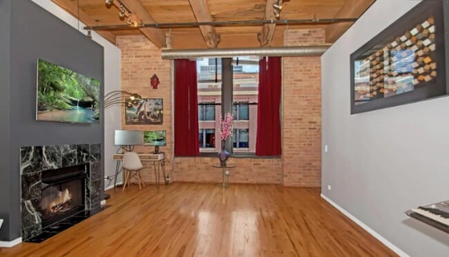 Building Photo - 728 W Jackson Blvd