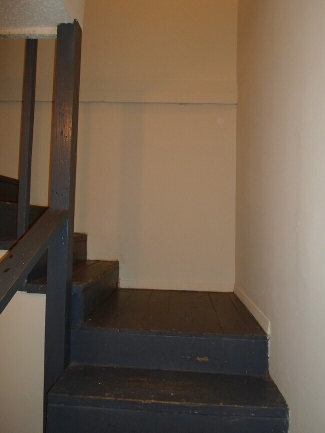 Building Photo - 1112 S J St