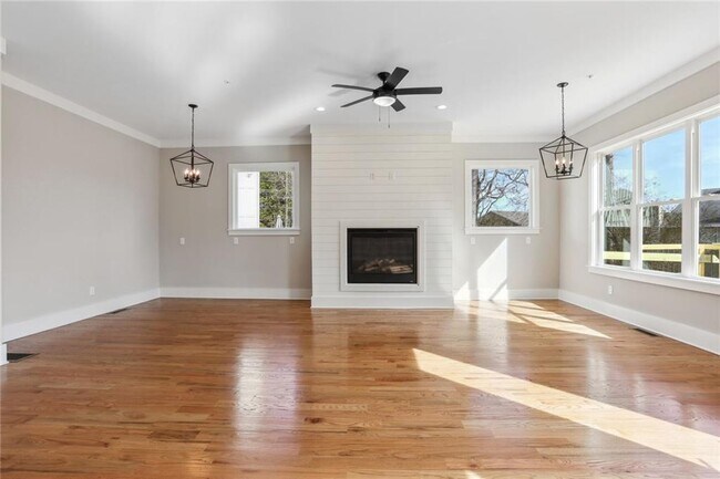 Building Photo - 921 Edmond Oaks