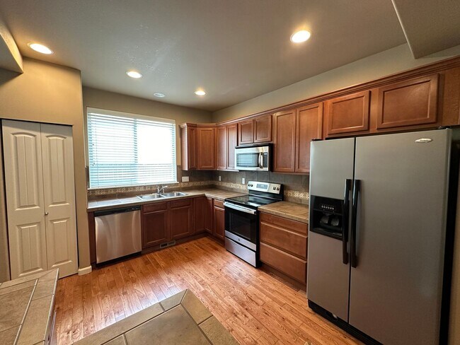 Building Photo - 1415 Grindstone Dr SE