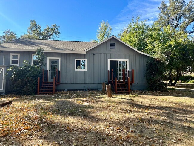 Foto del edificio - Stunning Renovated 2 Bedroom 2 Bathroom Farm House on 8 Acres
