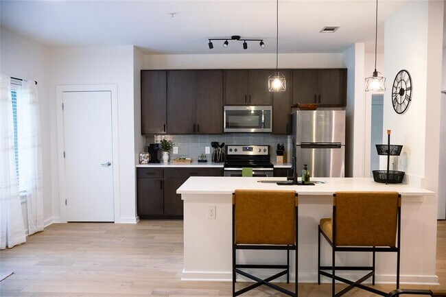 Foto del edificio - 2505 Thornton Rd