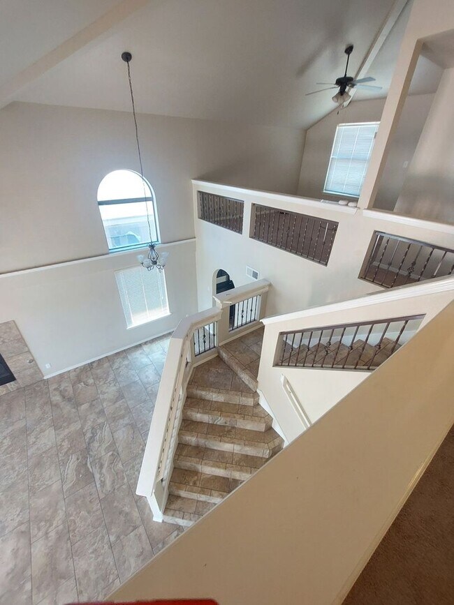 Foto del edificio - 3 bedroom 2 bathroom beautiful rental ! Available November