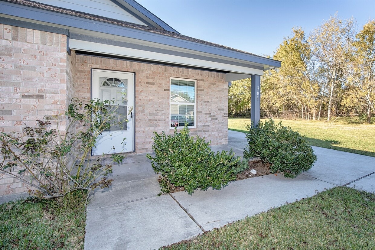 Foto principal - 305 S Westward St