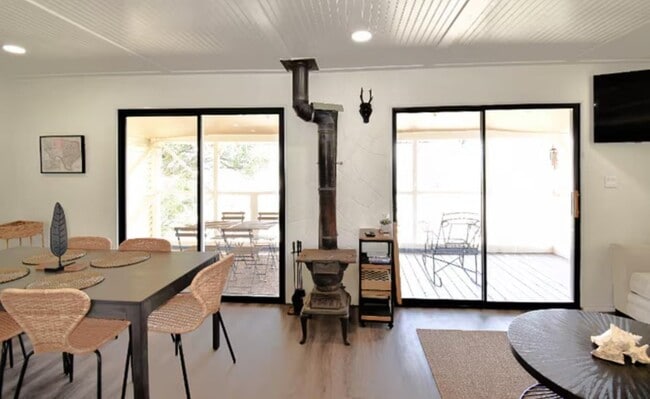 Foto del edificio - 108 Rough Canyon Rd