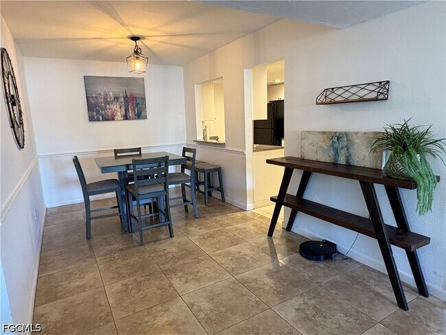 Foto del edificio - 12626 Kenwood Ln