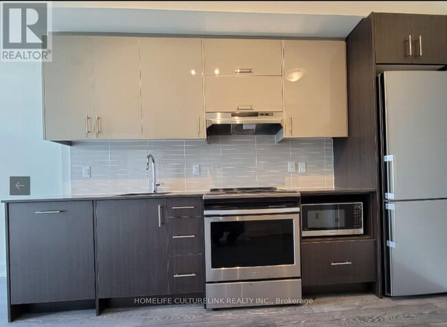 Building Photo - 180 Fairview Mall Dr