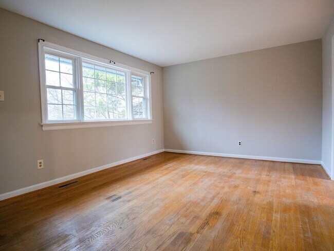 Foto del edificio - 4-Bedroom Home in Midlothian