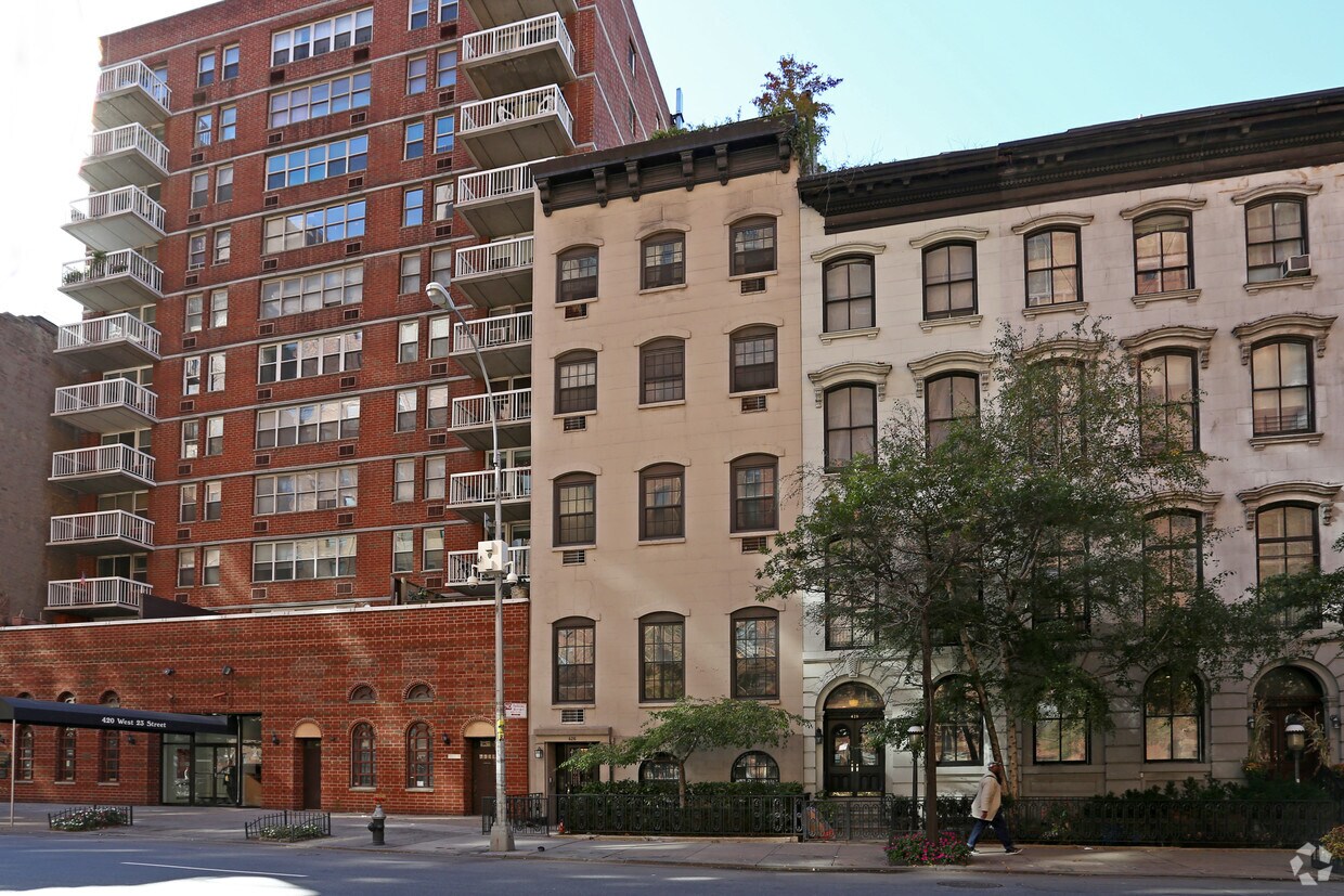 Primary Photo - 426 W 23rd St