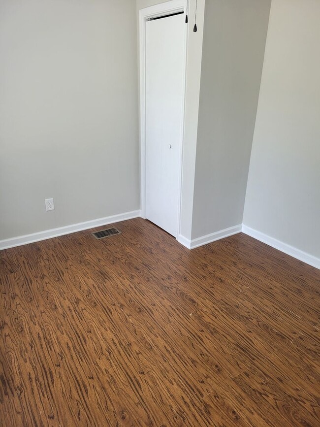 Building Photo - 2 Bedroom 2 Full Bathroom House Minutes fr...