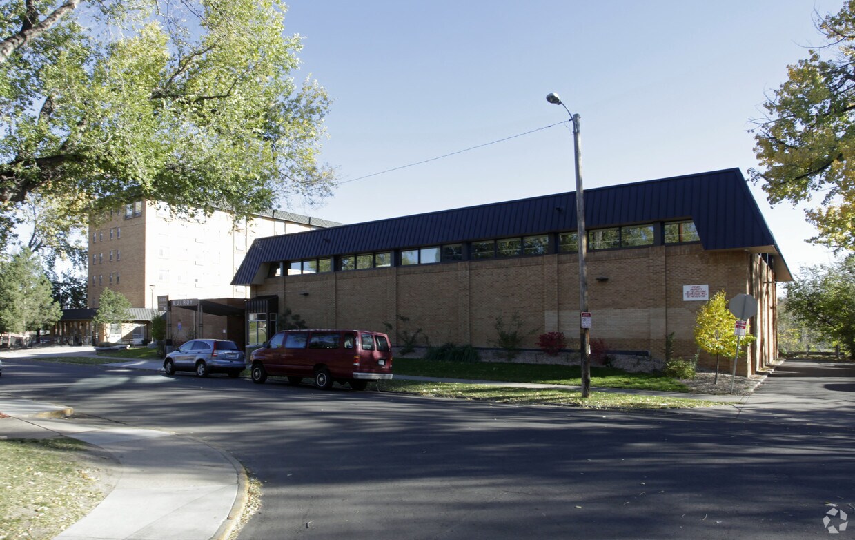 Building Photo - Mulroy Apartments
