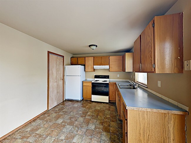 Building Photo - 1620 Voelker Ave