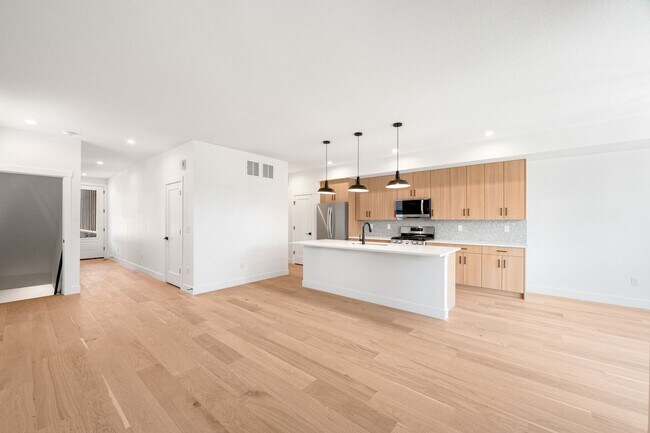 Foto del edificio - Brand New 3BD, 4BA Half-Duplex in Villa Park with Back Yard
