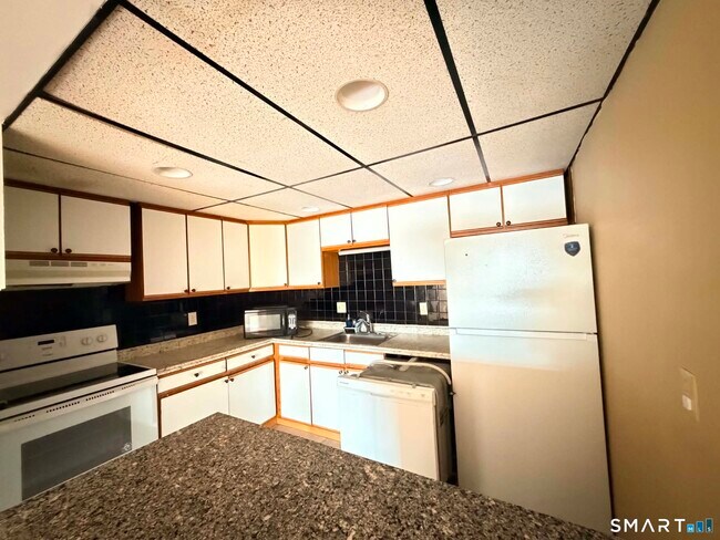 Building Photo - 15 Donna Dr