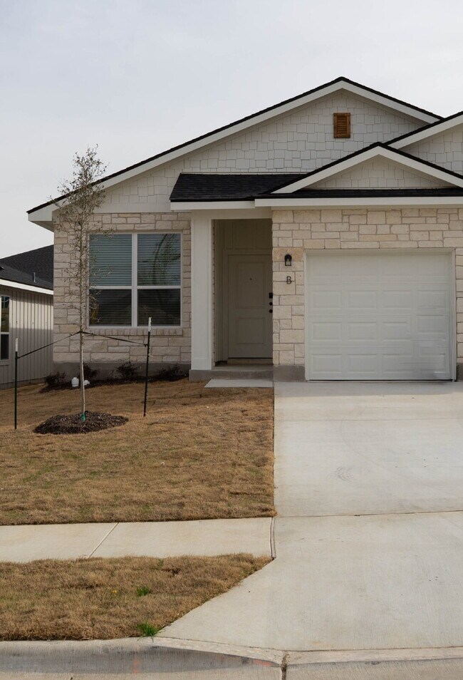 Building Photo - "Spacious Brand-new duplex with 3-Bedroom Duplex with 2 Full Baths"