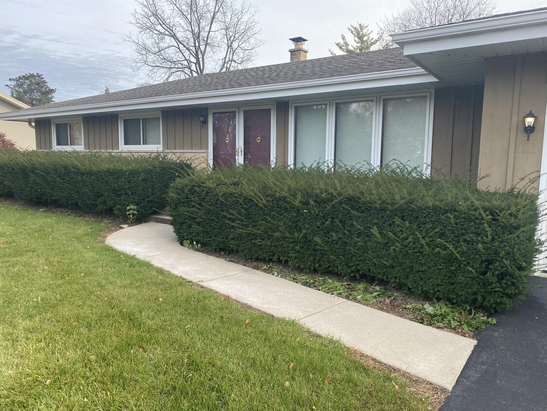 18525 Heathway Ln, Brookfield, WI 53045 House for Rent in Brookfield