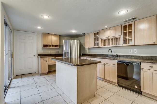 Building Photo - 2904 Tisinger Pl