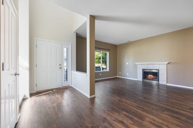 Building Photo - Move in Ready! 3 bed plus bonus room - 187...