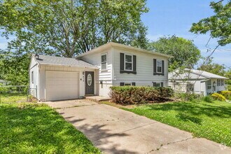 Building Photo - 814 N Wigwam Trail