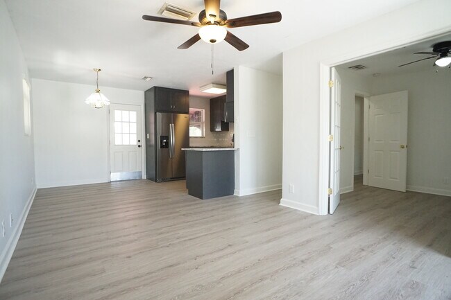 Building Photo - 727 Bunker Rd