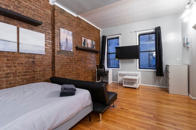 Foto del edificio - 335 E 94th St