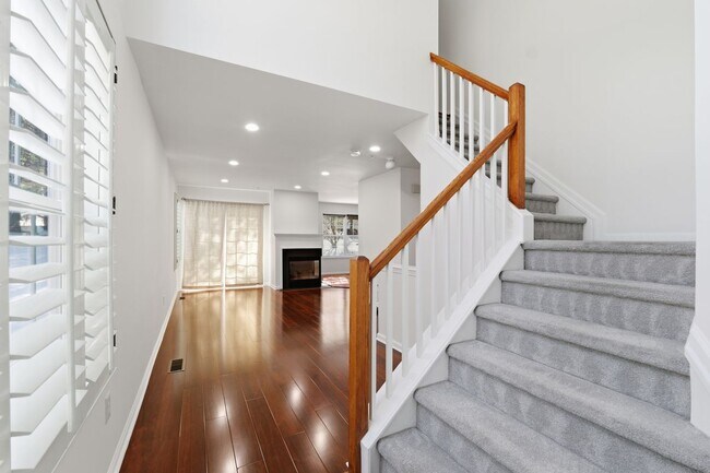 Foto del edificio - 402 Dalton Ct