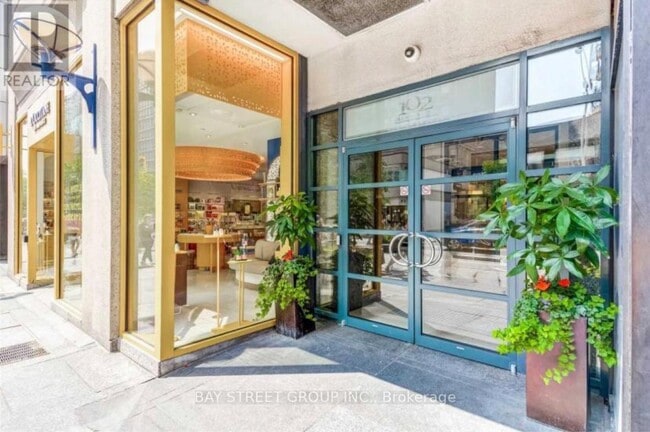 Building Photo - 102 Bloor St W