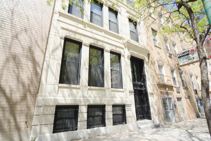 Primary Photo - 1160 N La Salle Dr
