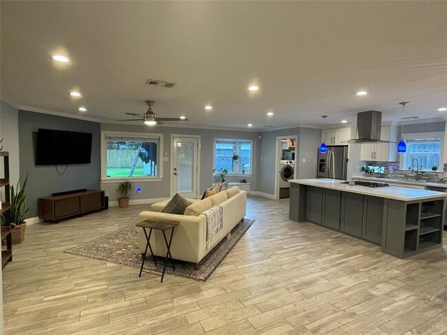 Building Photo - 8115 Langdon Ln