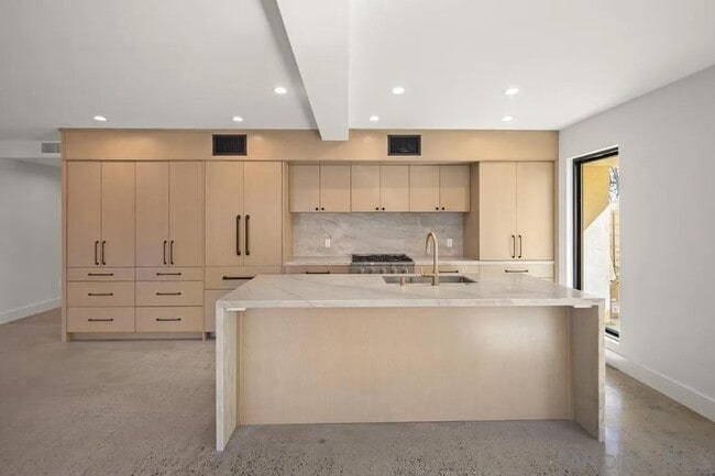 Building Photo - 857 F Ave