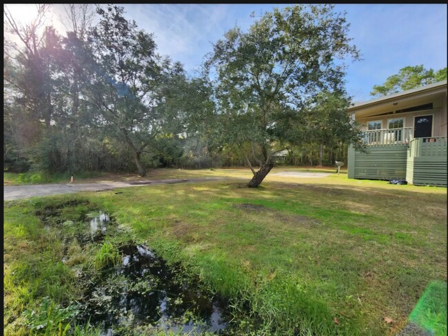 Building Photo - 57409 Brenchley Dr